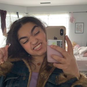 Meet your Posher, Anaya